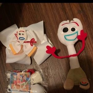 Disney Forky Hairbow, Stuffed animal and kit